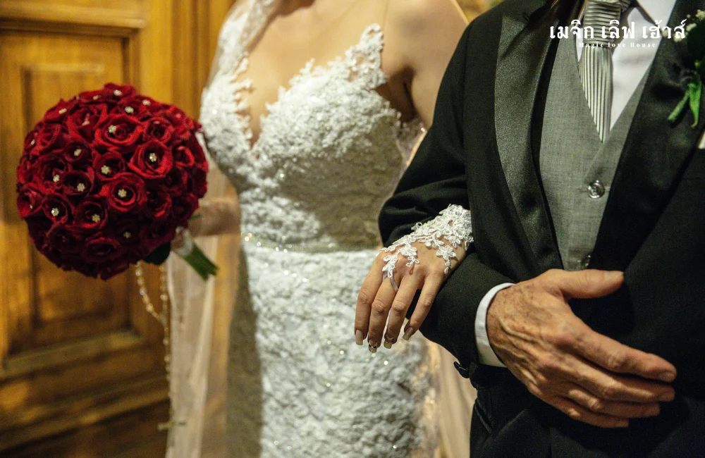 1.2 งานแต่งเย็น ควรเลือกชุดพ่อเจ้าบ่าว เจ้าสาว อย่างไร.png